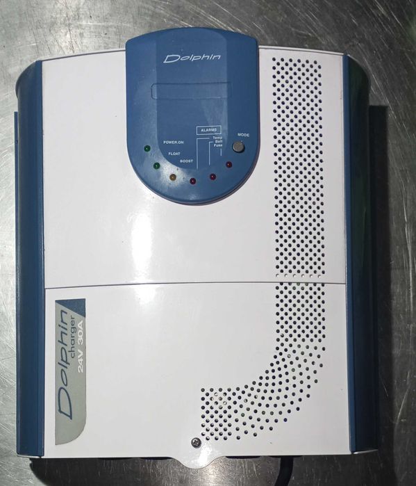 CARREGADOR DE BATERIAS DOLPHIN PARA BARCO LANCHA VELEIRO AUTOCARAVANA