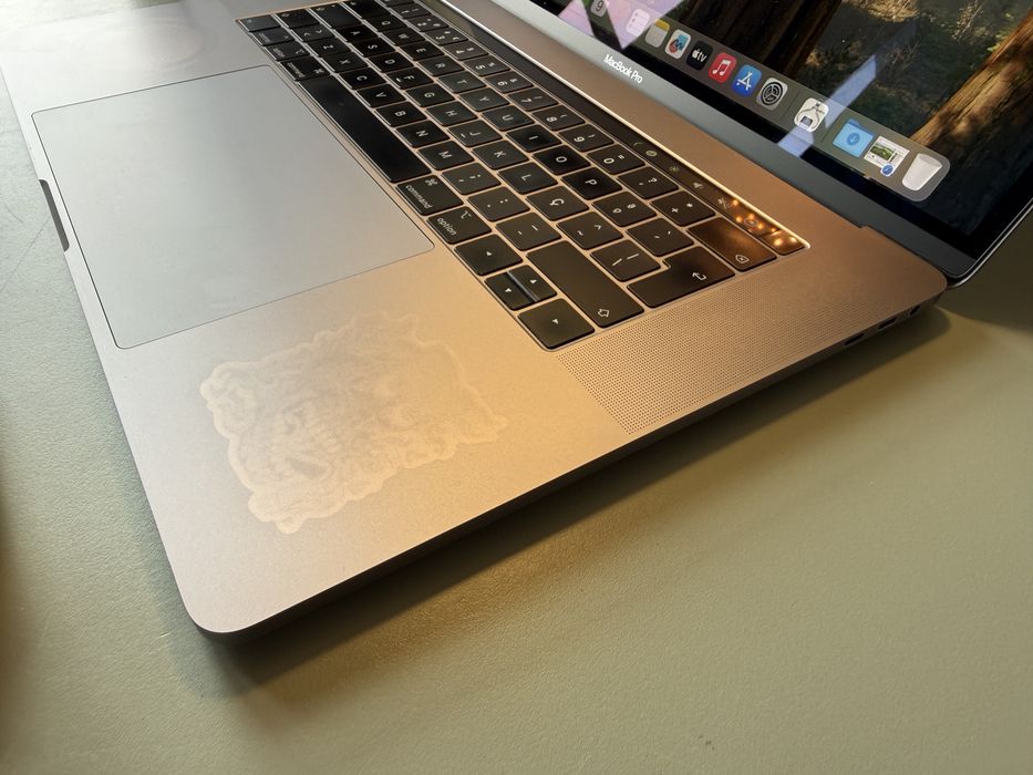 Apple Macbook Pro 15” 2018 i9 32GB Ram