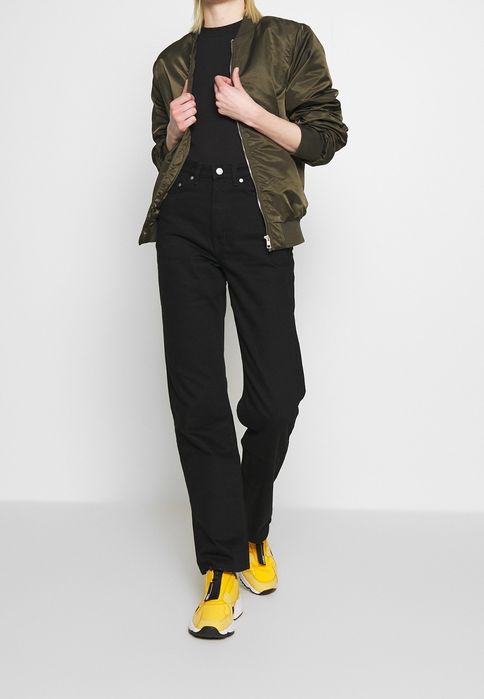 Weekday W24 L30 Spodnie Damskie Jeansy Czarne Rowe Extra D2551