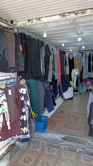 Продам контейнер на південному ринку (одяг, взуття)