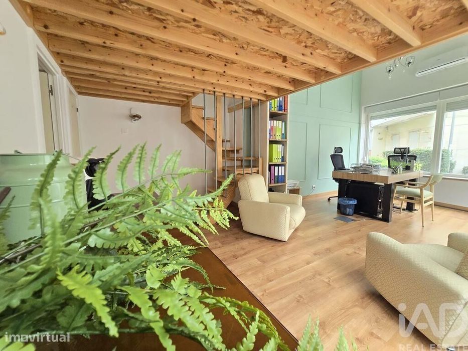 Loja / Estabelecimento Comercial em Santa Iria de Azoia, São João da T