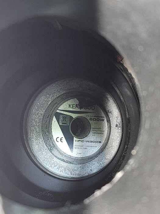 tuba Kenwood 600W subwoofer