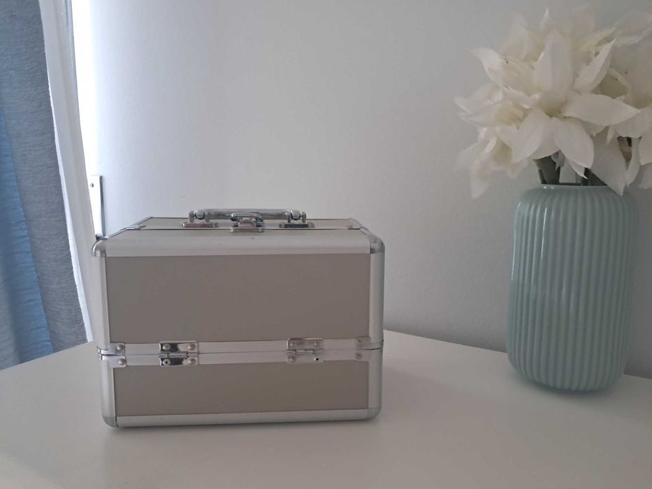 Maleta / Necessaire, 17cm x 17 cm x 25 cm
