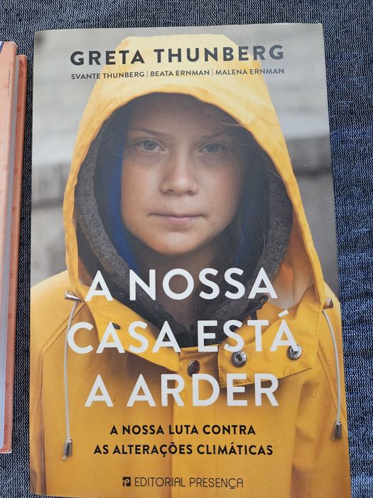 Livros sortidos nunca abertos