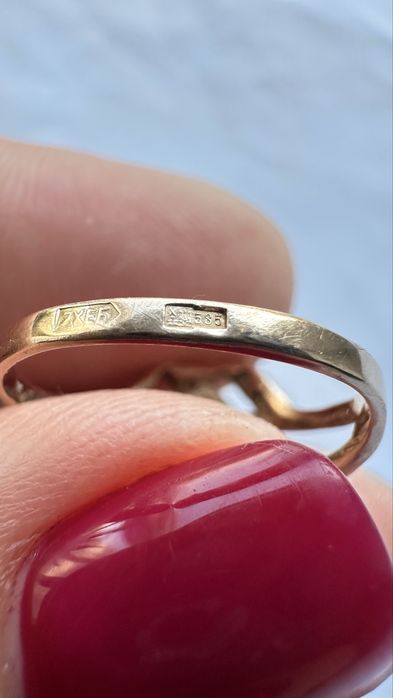 Кольцо золотое 585, р.17 вес 2,42 грамма каблучка
