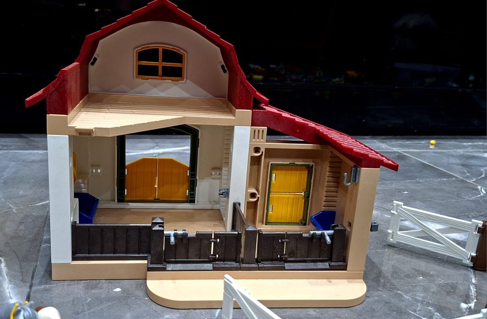 Playmobil stadnina kucyków  6927