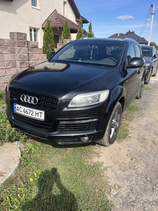 Продам AUDI Q7 .