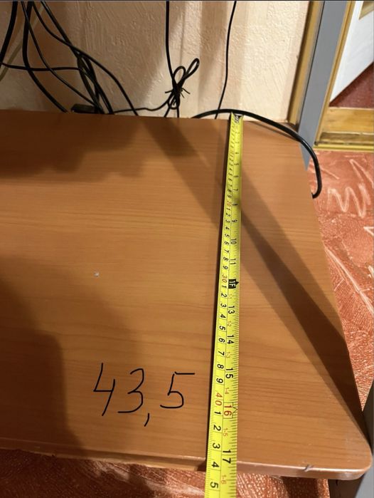 Комп’ютерний стіл