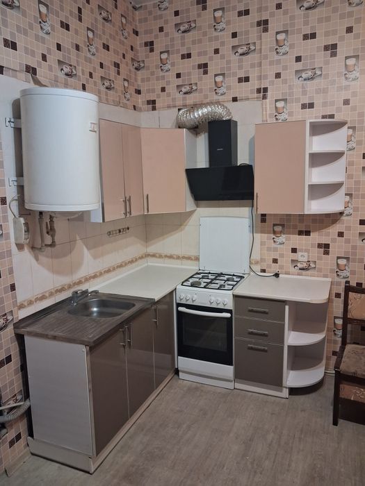 Продаю кухонный гарнитур (без газовой плиты)