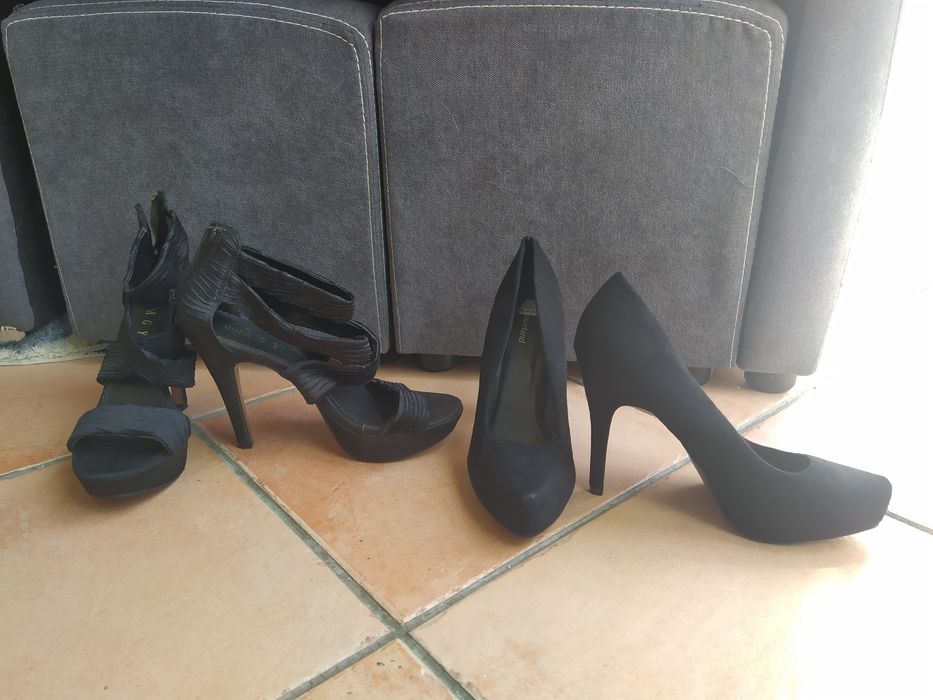 Sapatos de salto alto