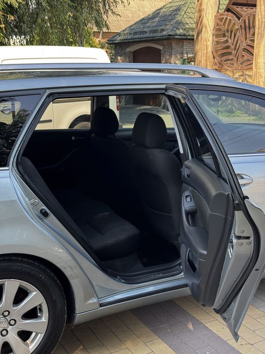 Toyota Avensis T25