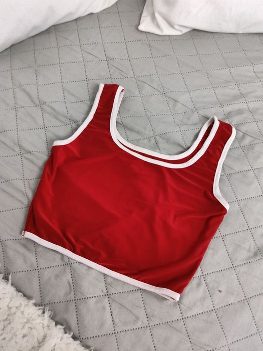 Crop top PrettyLittleThing