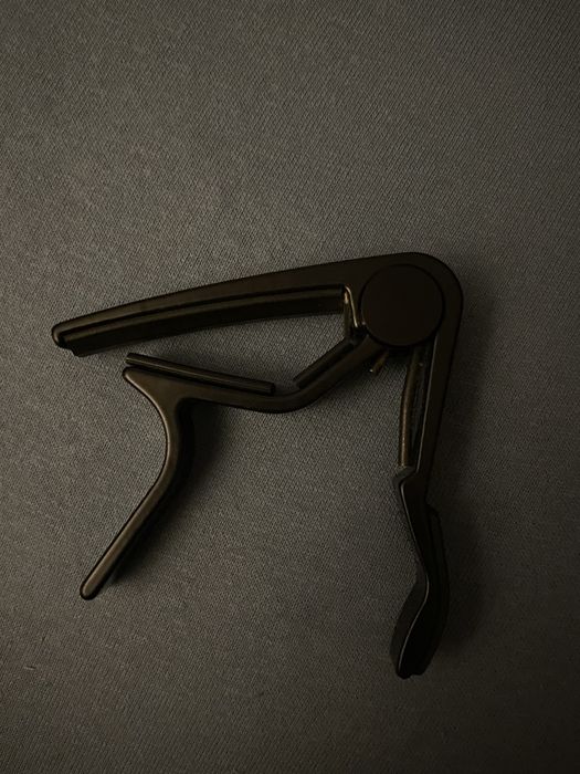 Ukelele Grape + Capo + Case