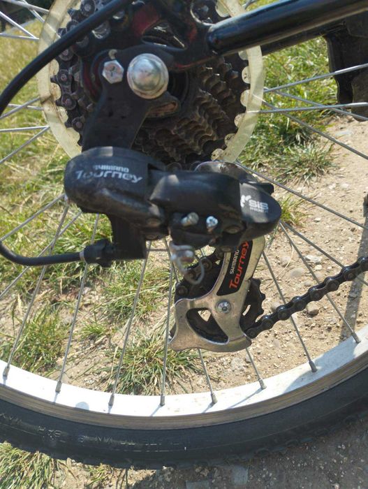 Велосипед б/у з 24 колесами і 21 швидкістю.