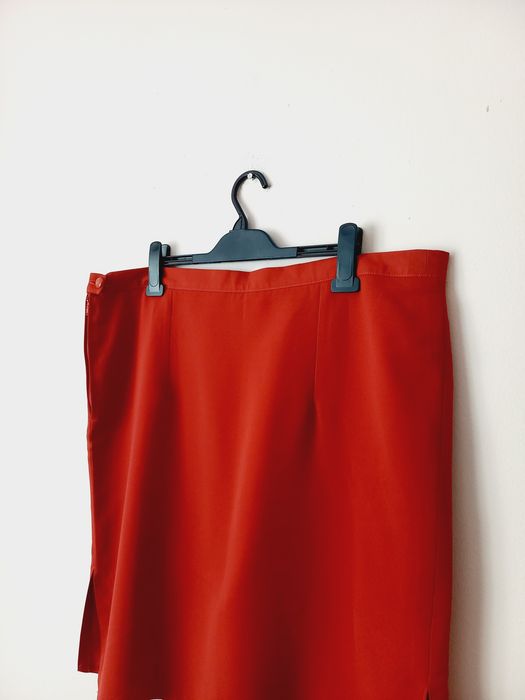 Elegancka duża czerwona spódnica damska r. 48 (4XL)