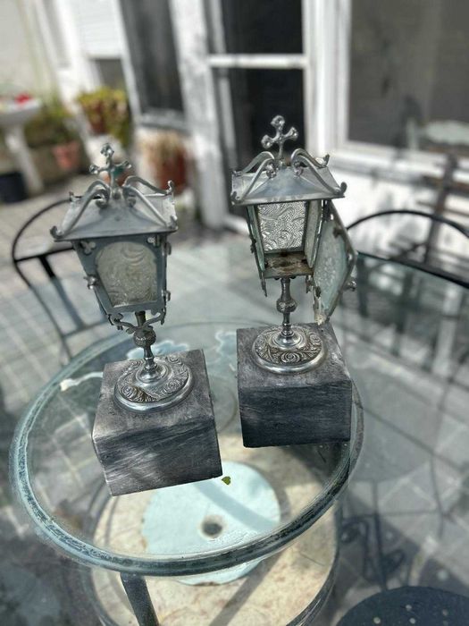 Floreira e candeeiros