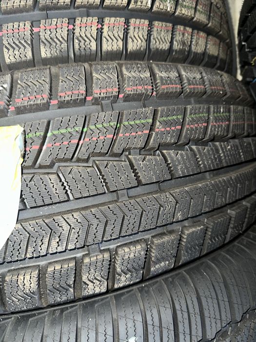 225 60 R17 Ovation w-588