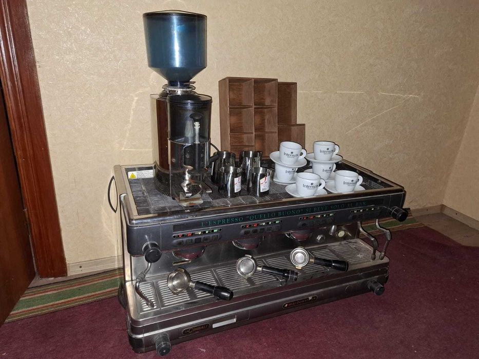 Комплект з професійна кавоварки та кавомолки La Cimbali M32 Dosatron