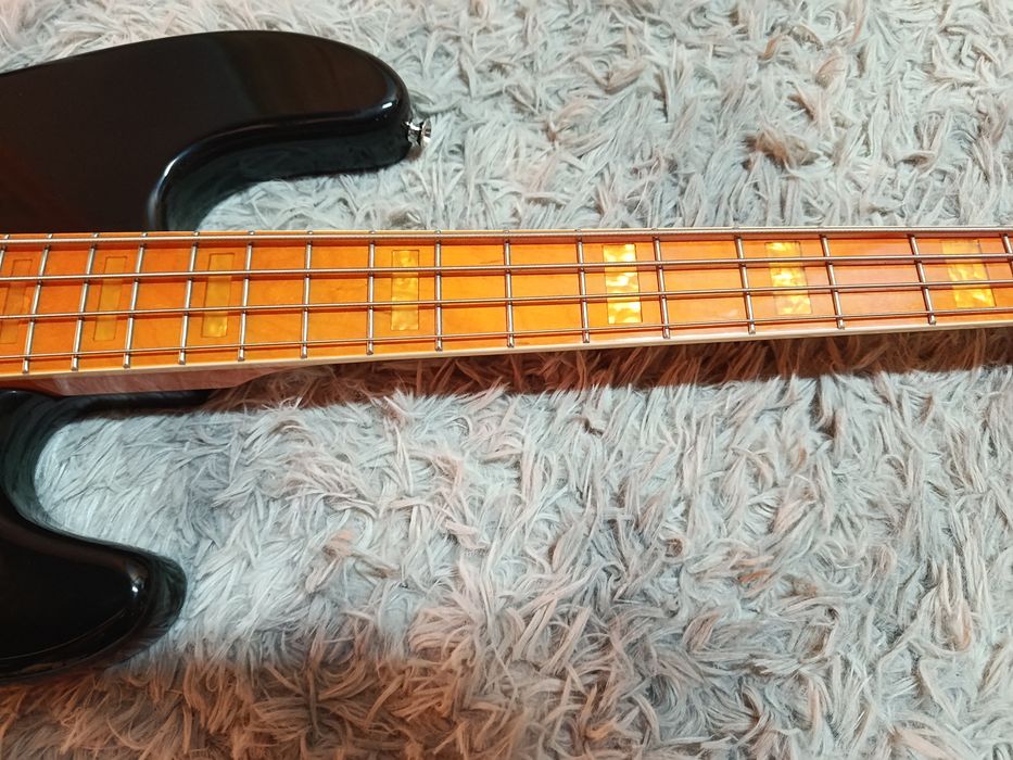 Gitara basowa Markbass Glosy Val Black CR MP