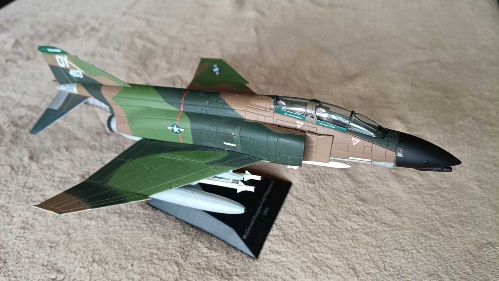 Avião de Guerra McDonnell Douglas F-4D Phantom II USA esc: 1:72