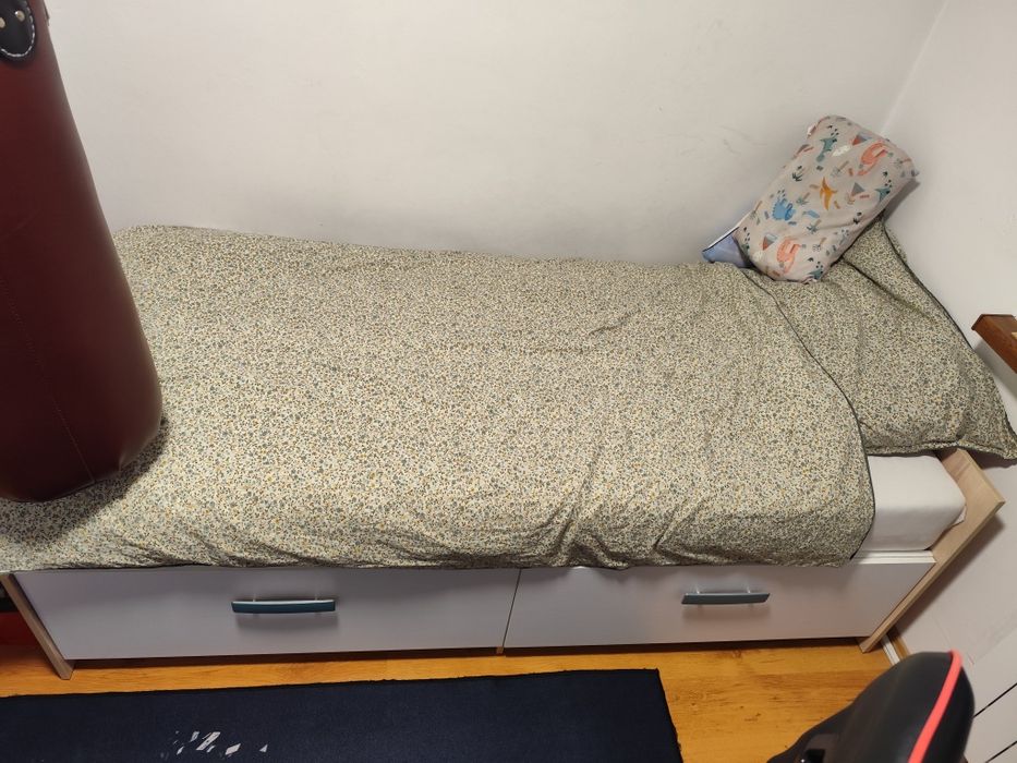 Zestaw mebli młodzieżowych super stan .