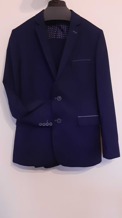 Granatowy garnitur męski + krawat