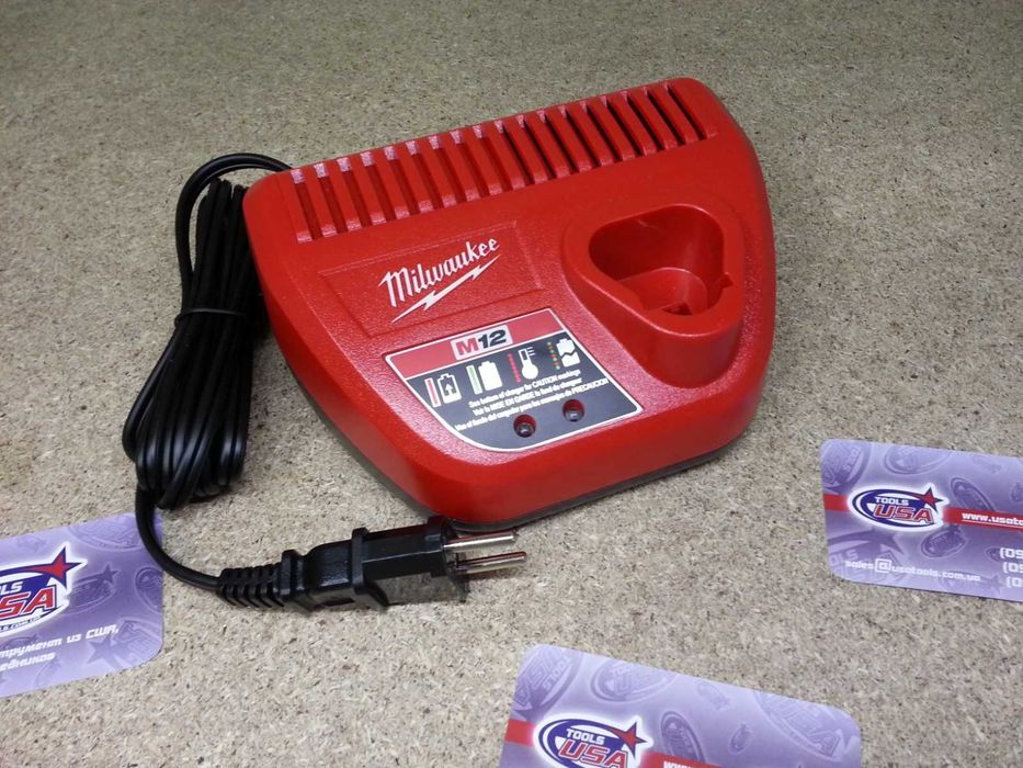 Зарядное устройство 220В (30 мин) M12 Li Milwaukee 48-59-2401