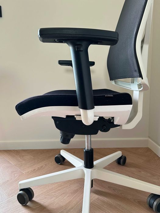 BEJOT Fotel Obrotowy Eleven EL103 white, krzesło biurowe