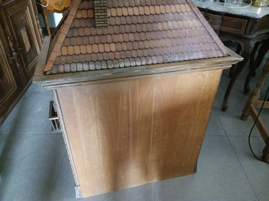 Casa de bonecas Suiça com miniaturas originais