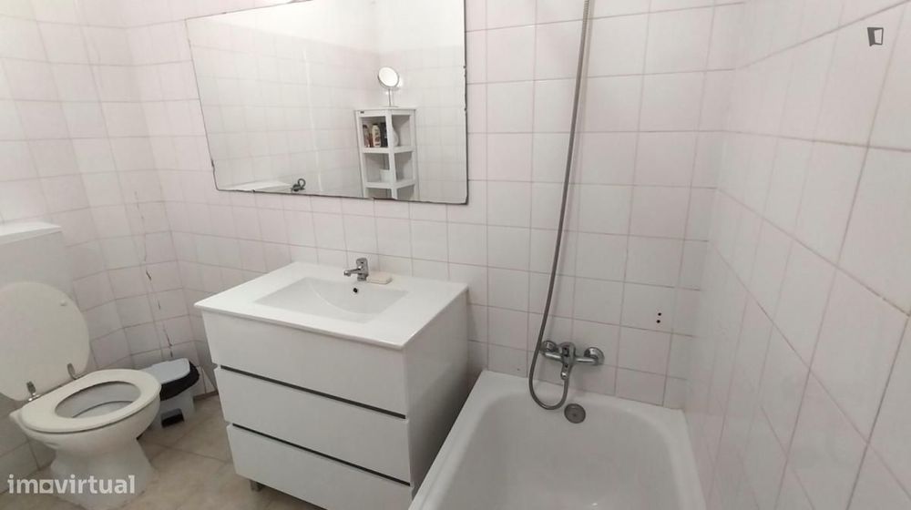 Quarto - localizado em Picoas Lisbon