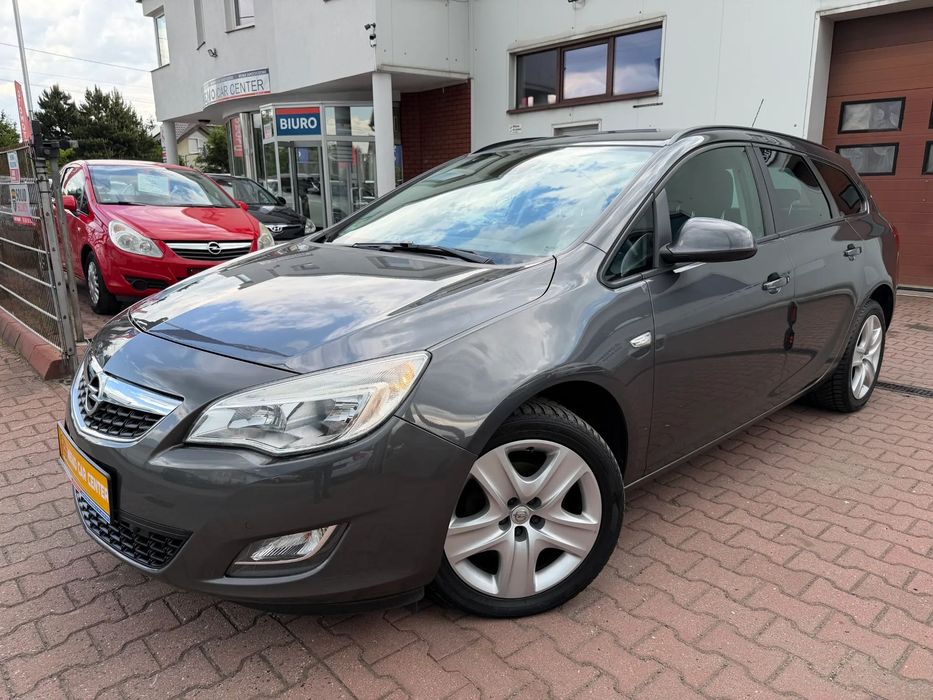 Opel Astra Grzane fotele i kierownica 1.4 turbo niski przebieg