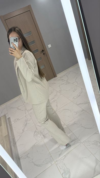 Бежевий костюм теплий