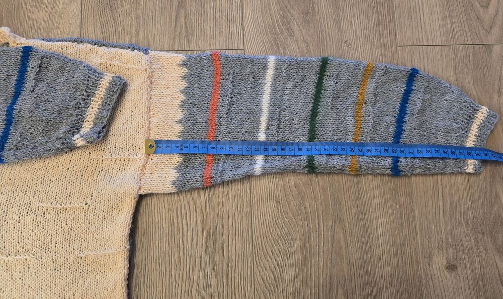 Sweter z włóczki ręcznie robiony