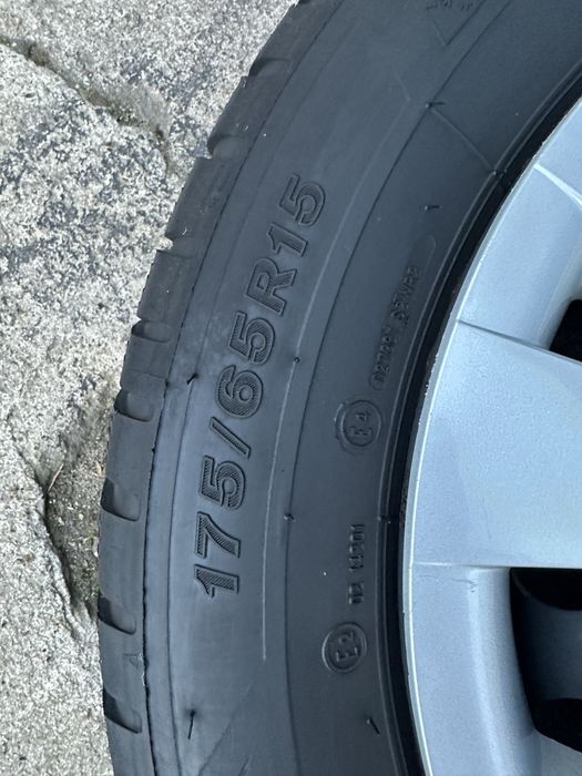 Koła zimowe 4x100 15cali Toyota Yaris 175/65 R15 Firestone