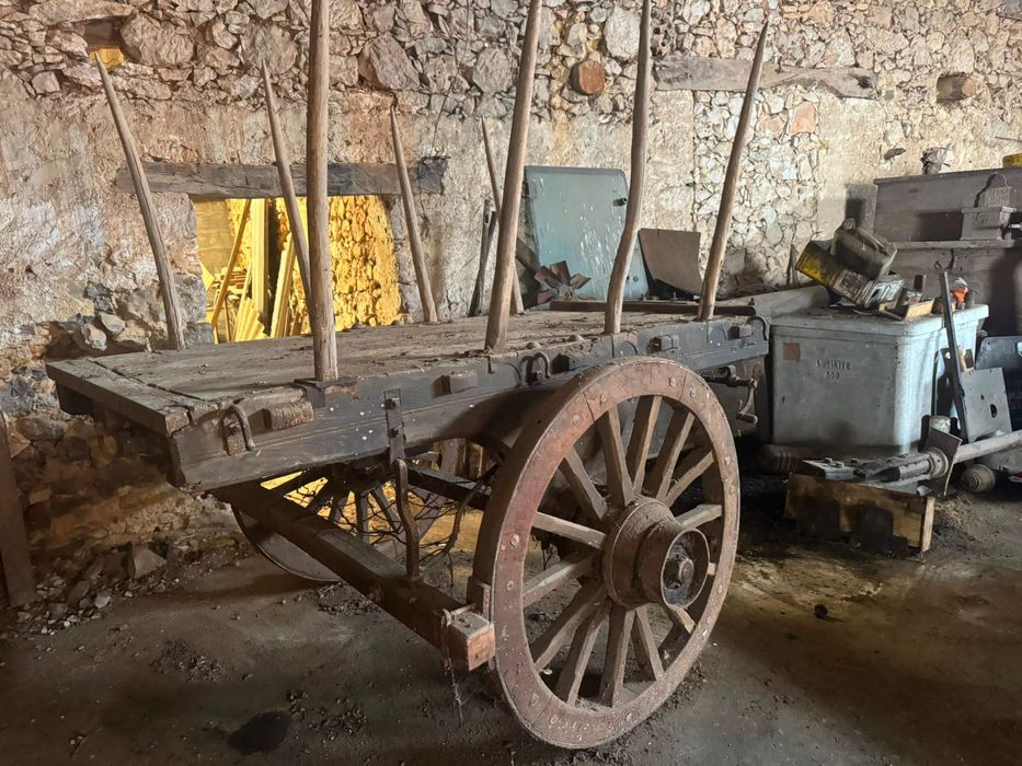 Carro de Bois com rodas em madeira