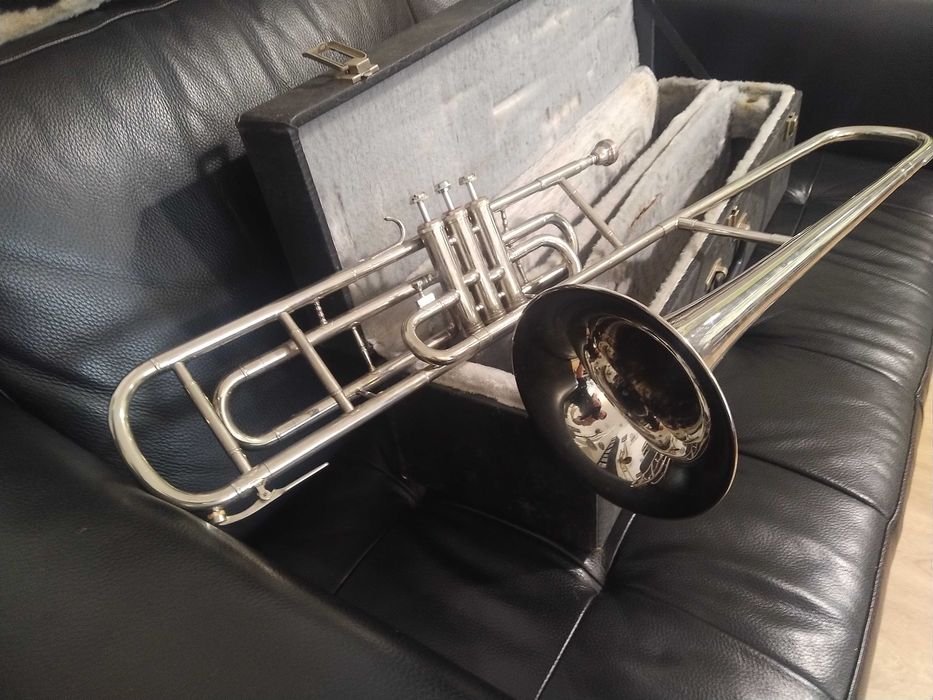 Trombone de pistons Kuhnl & Hoyer. Alemanha, anos 70