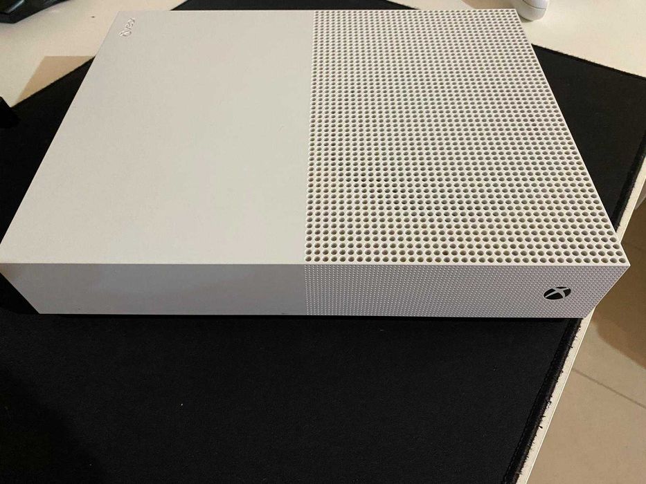 Xbox One S 1TB – Completa na caixa