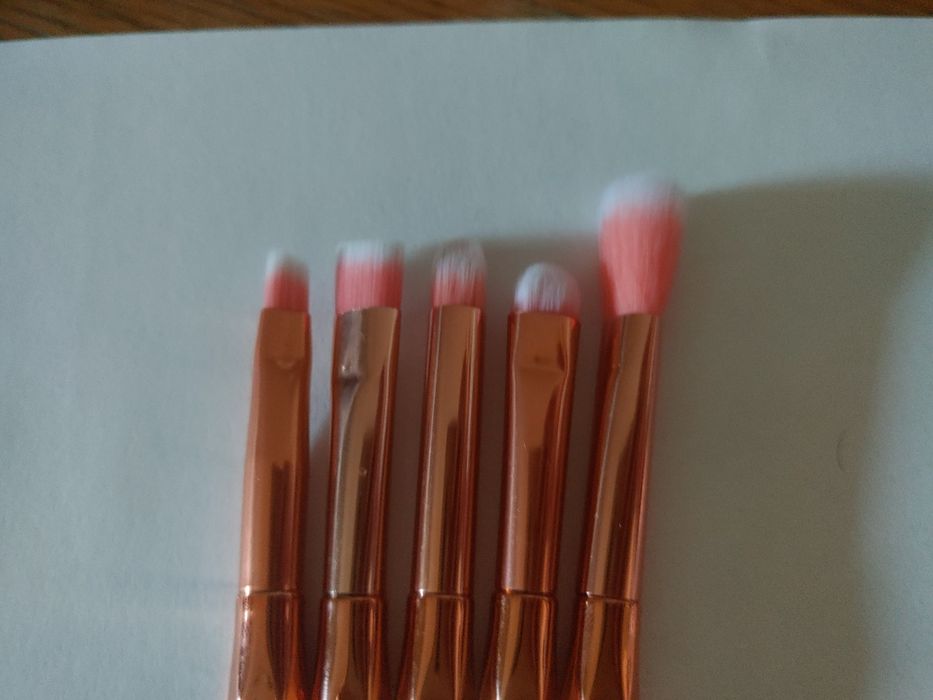 Zestaw pędzelków do twarzy rose gold 02