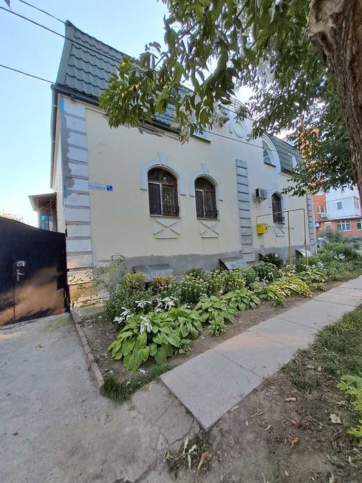 Терміновий продаж! Продам дуплекс 125,1 м2 з гаражем в центрі міста.