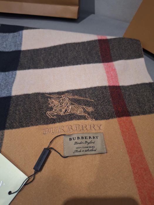 Beżowy Szalik Burberry 100% Kaszmir Nowy z Metka