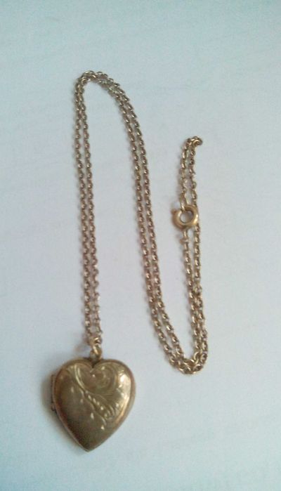 srebrny stary wisiorek sekretnik