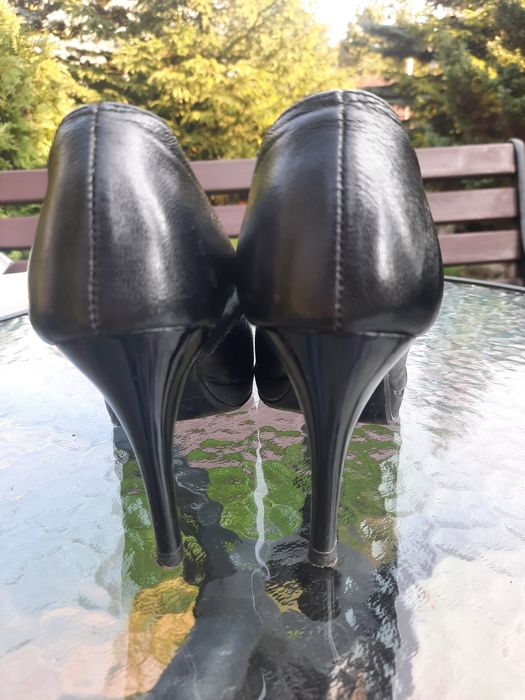 Czarne buty na obcasie