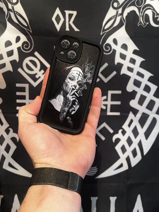 Продам 3 чехла на Iphone 13 mini срочно