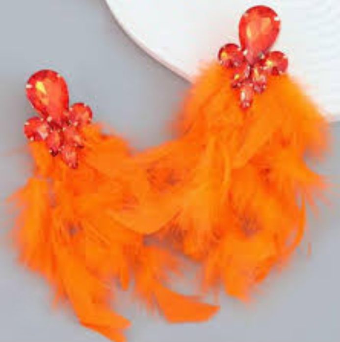 Kolczyki długie w pięknym kolorze pomarańczowym piórka eleganckie