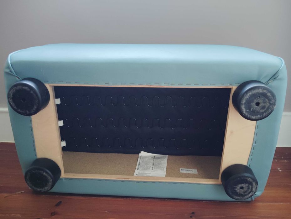 Puff repousa pés azul da IKEA