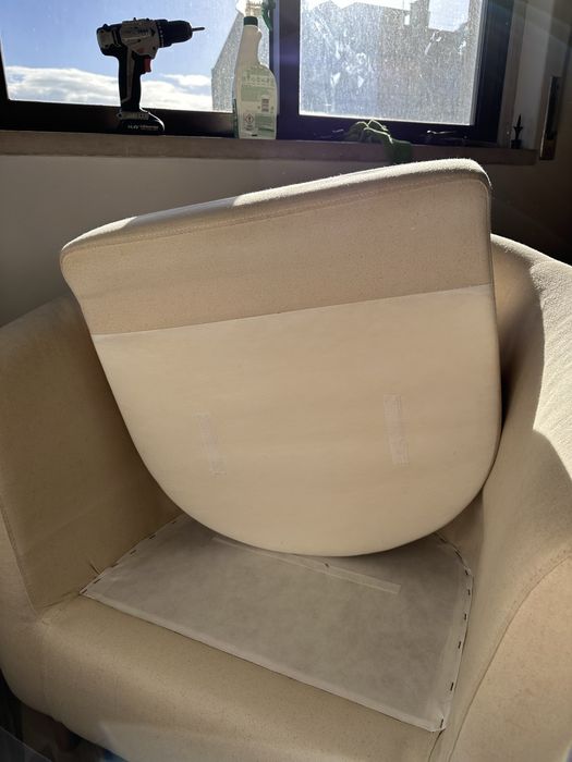 Poltrona IKEA (modelo CARLSTA) – bege