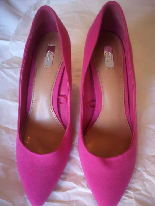 sapatos salto alto da stradivarius