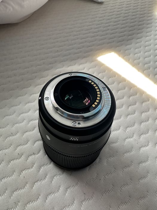 Obiwktyw sigma16mm f1.8 dc dn