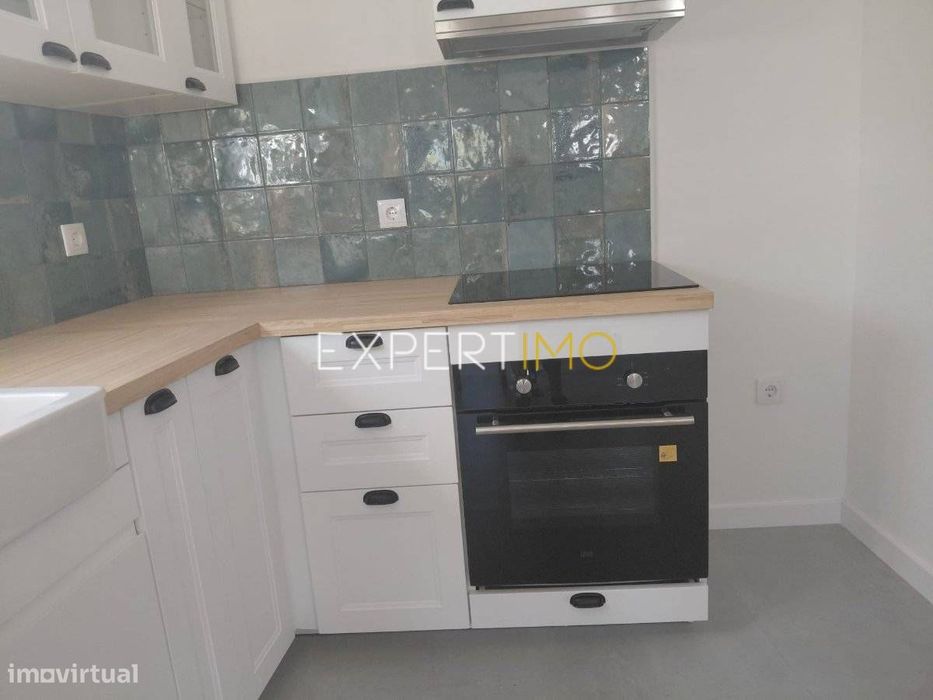 Moradia T2 com logradouro no Bairro Santos Nicolau