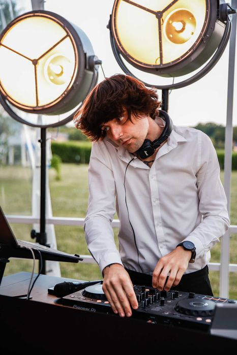 DJ na wesele i poprawiny, urodziny, 18, studniówkę, sylwestra oraz każdą imprezę